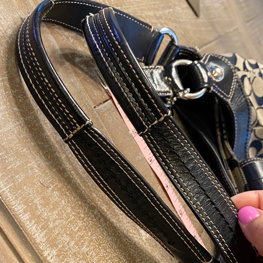 Coach Black and Tan Patterned Hobo Bag. - Picture 5 of 12